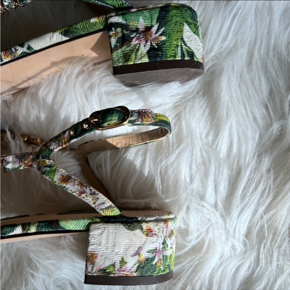DOLCE & GABBANA FLORAL PATTERNED THONG STYLE SANDALS - Picture 13 of 14